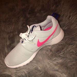 NIKE SHOES/SNEAKERS